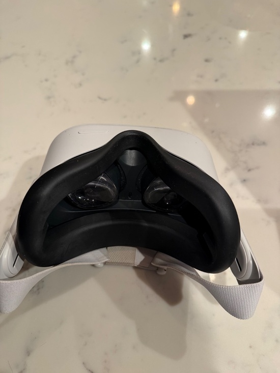 Meta Quest 2 headset - Picture 5 of 9